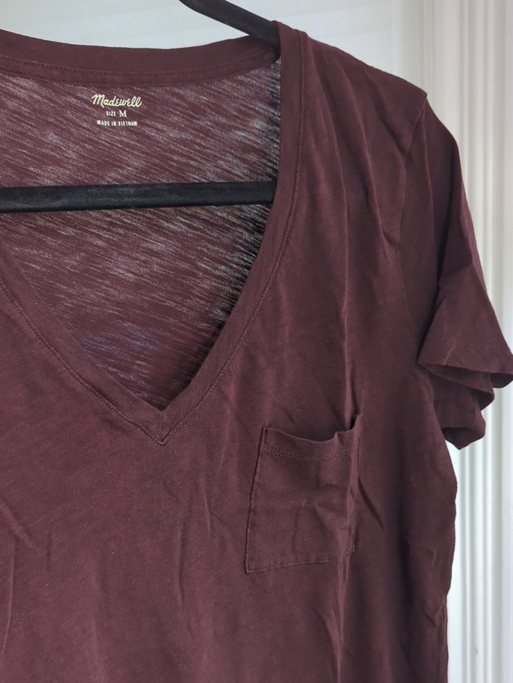 Madewell - V-Neck Pocket Tee in Deep Plum - Picture 5 of 8